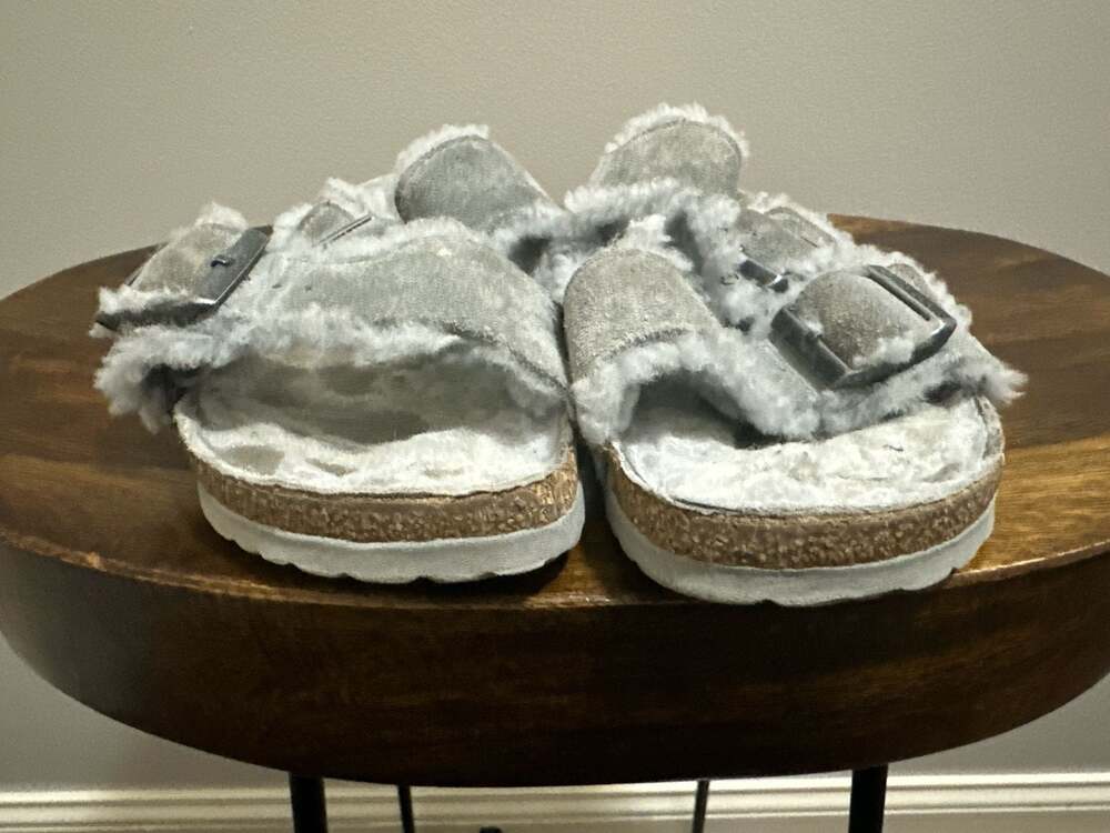 BIRKENSTOCK Arizona Women's Size 7 Shearling Taupe Grey Suede Buckle Sandal Gray